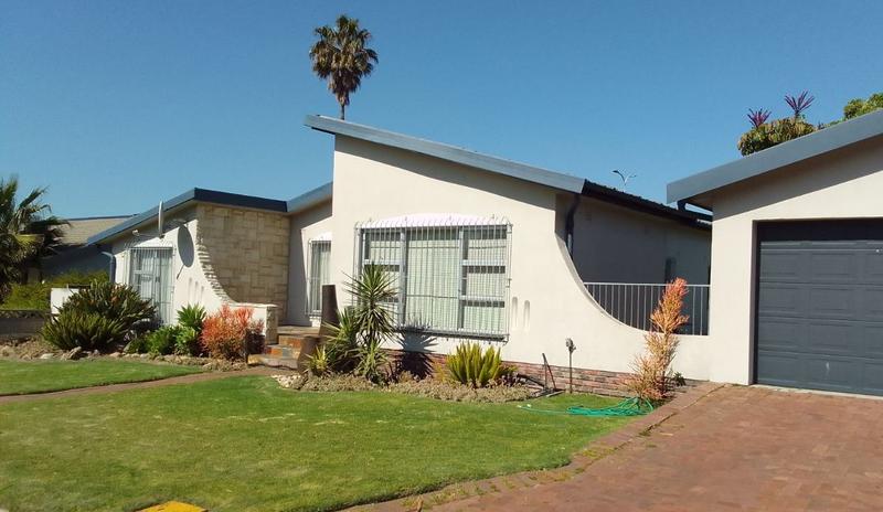 3 Bedroom Property for Sale in Oakglen Western Cape